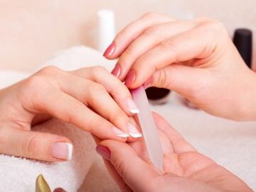 esperto-in-estetica-delle-mani-e-dei-piedi