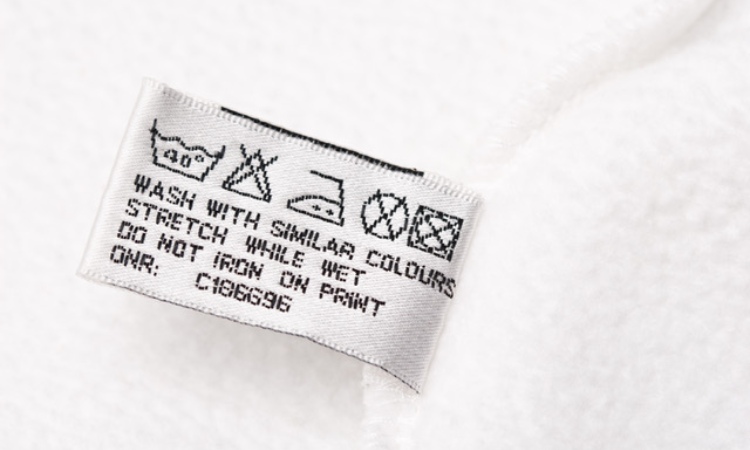 Cosa significano i simboli delle etichette dei vestiti?